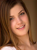 Cute Aubrey Snow exposes her exquisite naked body