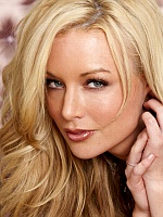 Kayden Kross fondling her trimmed pussy in bed
